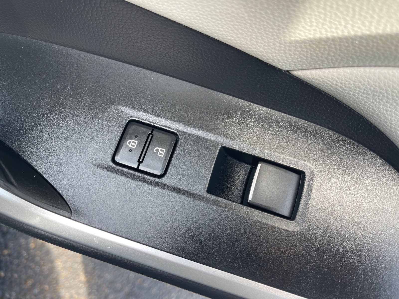 Used 2021 Toyota RAV4 XLE Premium FWD image 20
