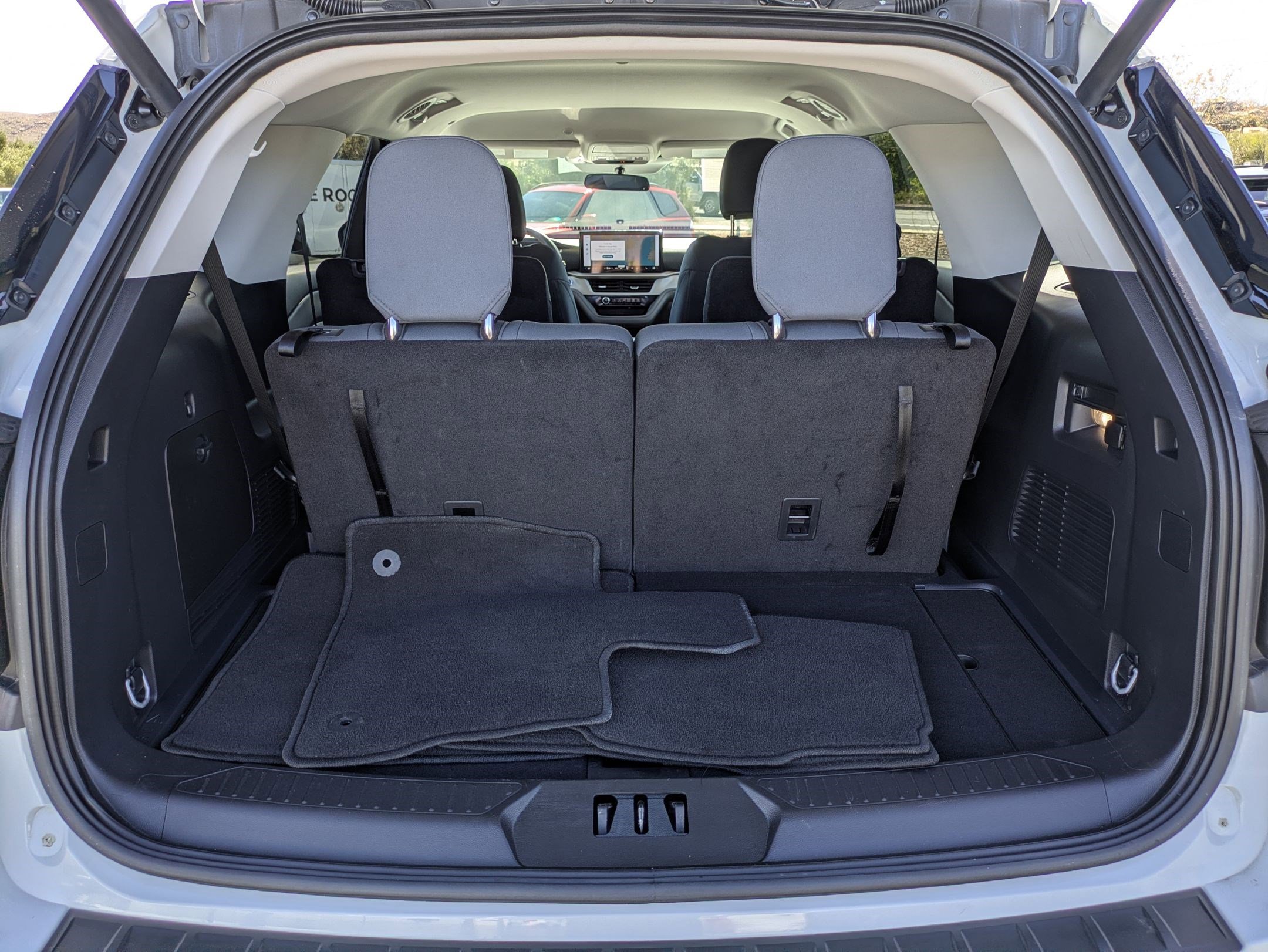 Used 2025 Ford Explorer Active image 28