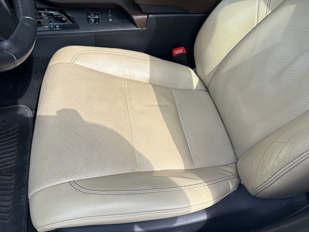 Used 2013 Toyota Avalon Limited FWD image 13