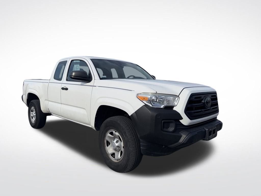 Used 2018 Toyota Tacoma SR image 2