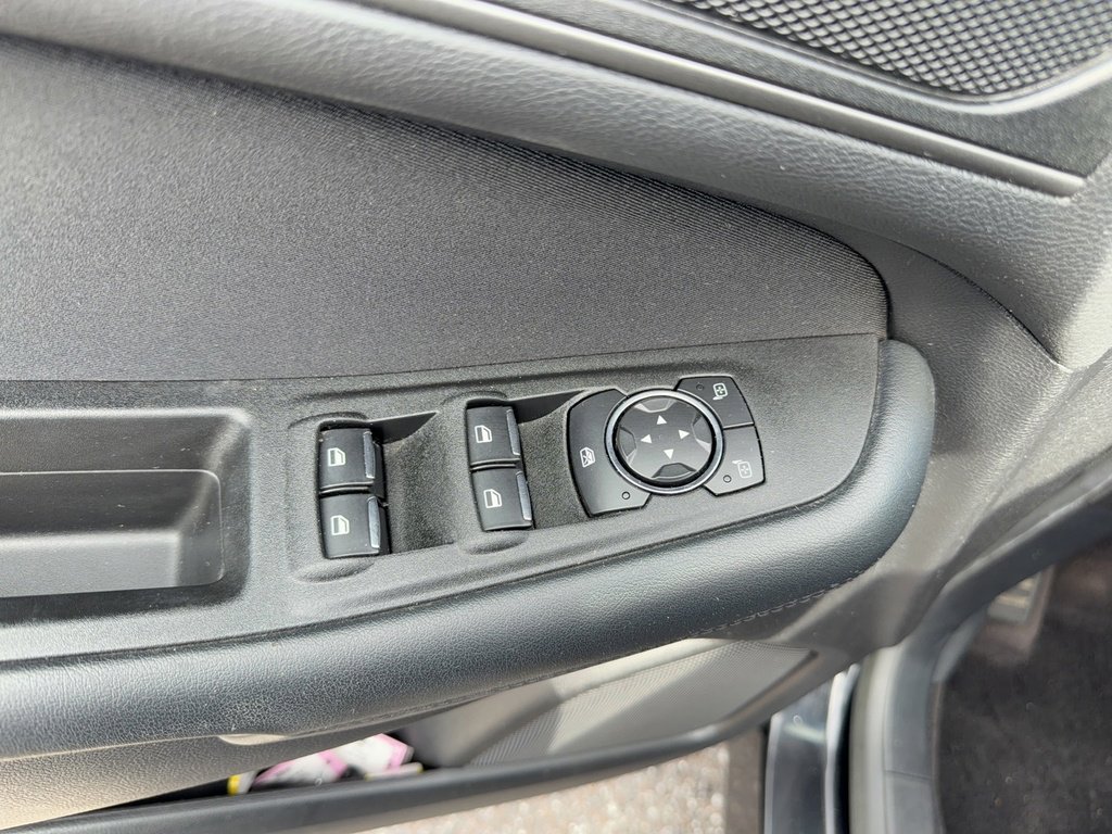 Used 2016 Ford Edge SE image 10