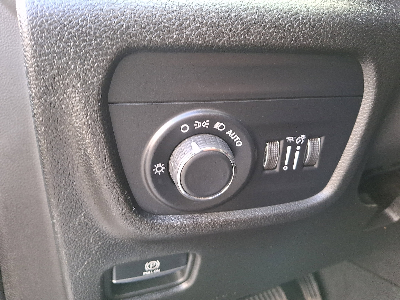 Used 2023 Jeep Grand Cherokee Altitude AWD/4WD image 25