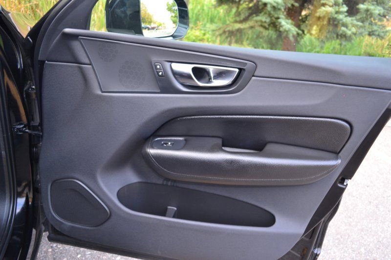 Used 2018 Volvo XC60 T5 Momentum w/ Vision Package image 35