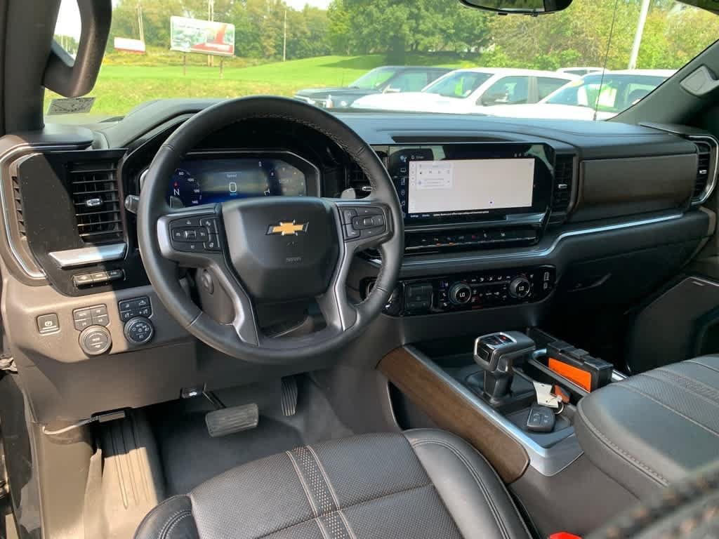 Certified 2024 Chevrolet Silverado 1500 High Country w/ Technology Package AWD/4WD image 15