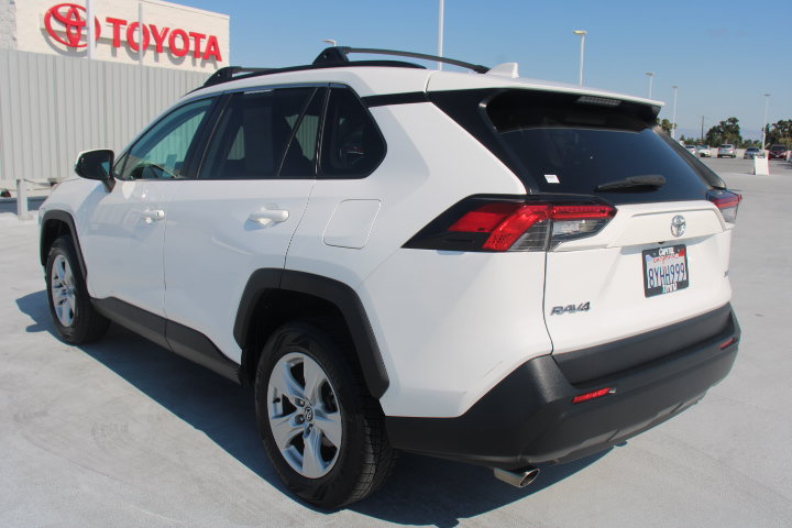 Used 2020 Toyota RAV4 XLE w/ Carpet Mat Package FWD image 5