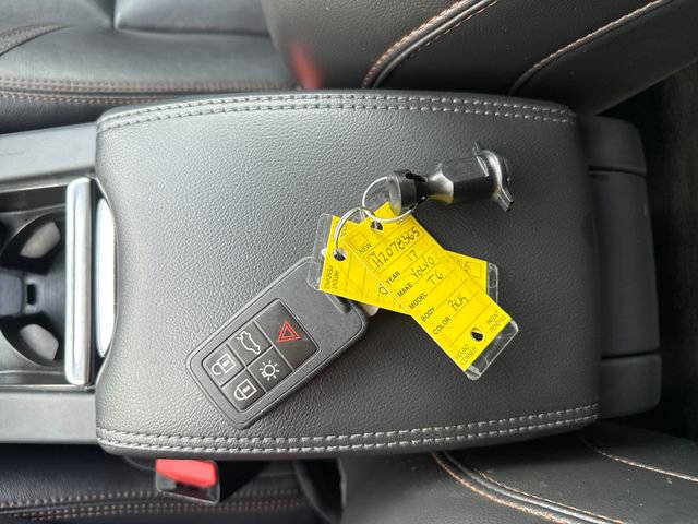 Used 2017 Volvo XC60 T6 Dynamic w/ Preferred Option Package image 32