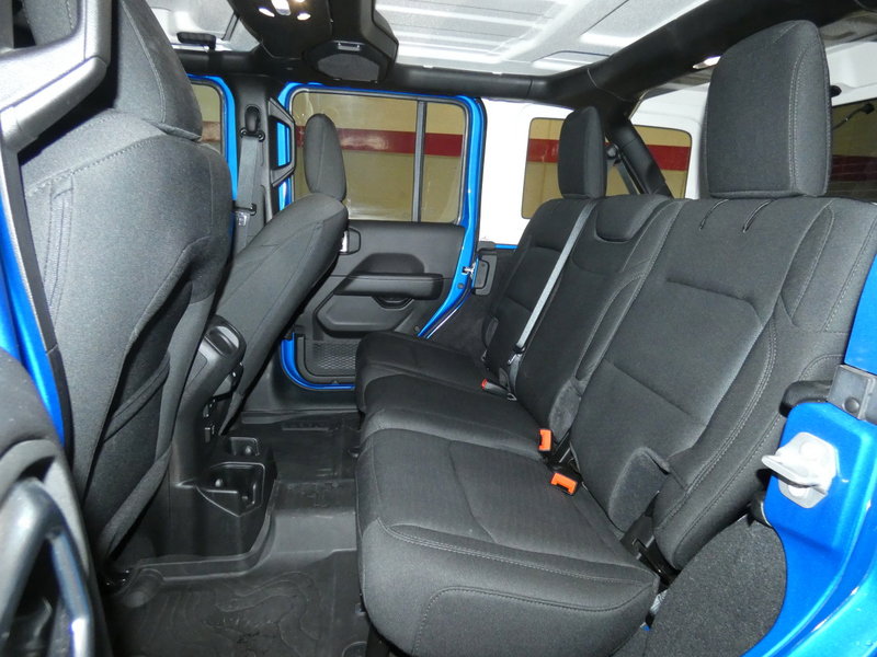 Used 2022 Jeep Wrangler Unlimited Sahara w/ Dual Top Group AWD/4WD image 22