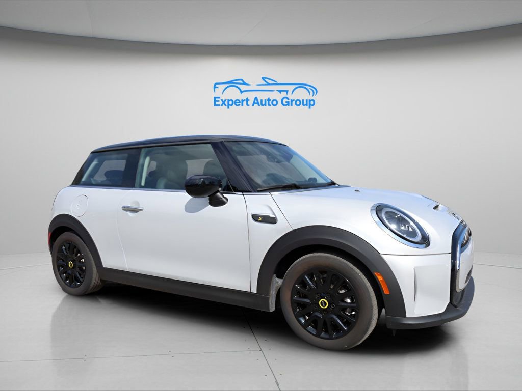 Used 2023 MINI Cooper SE image 1