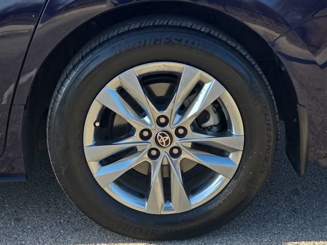 Used 2024 Toyota Sienna Limited image 35