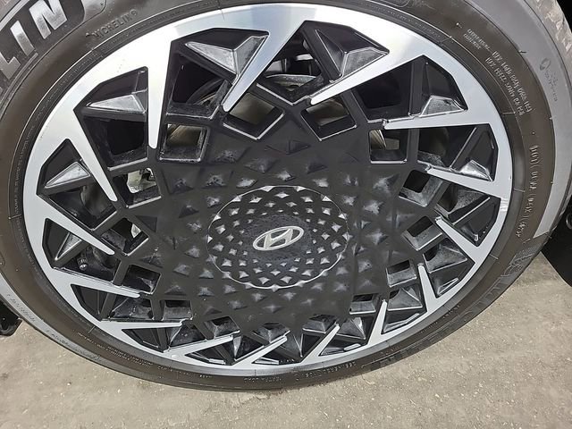 Used 2024 Hyundai Ioniq 5 Limited image 11