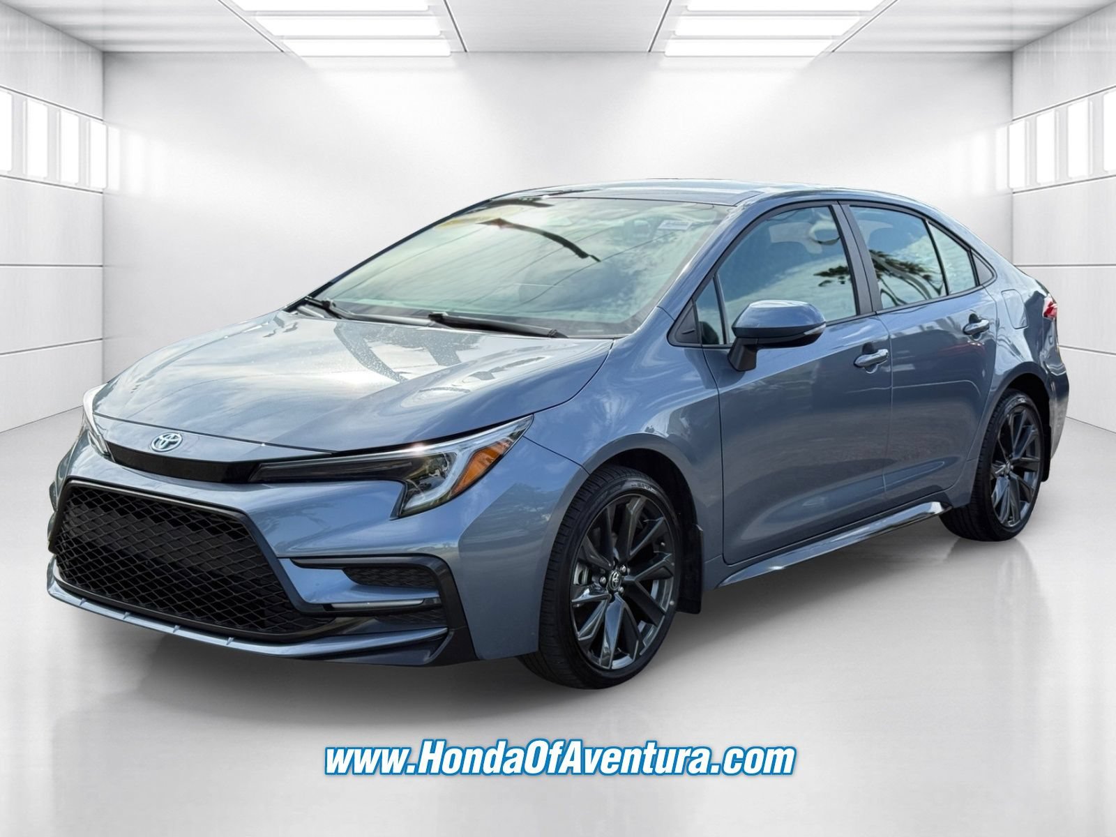 Used 2025 Toyota Corolla SE FWD image 3