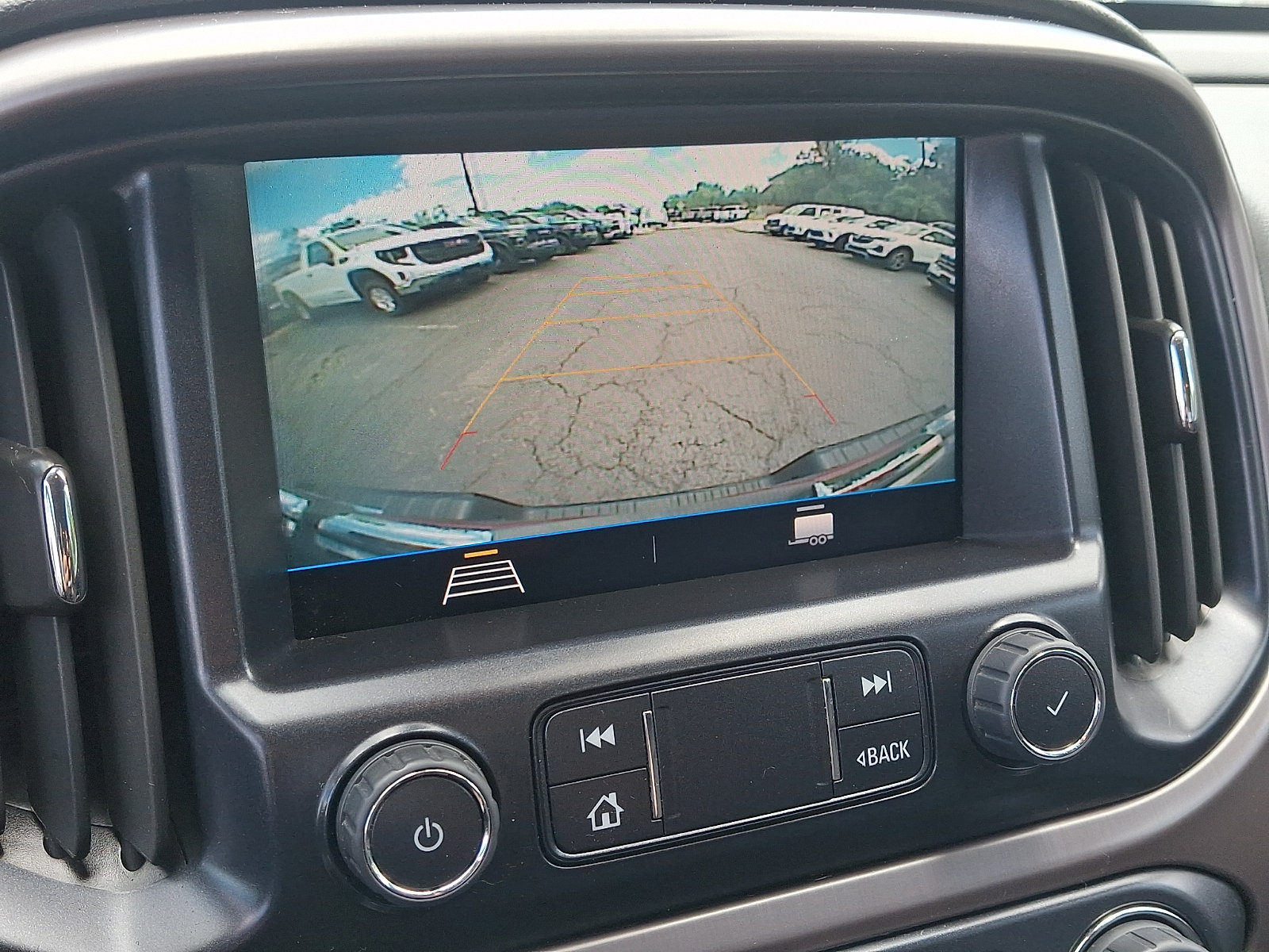Used 2022 GMC Canyon AT4 w/ Driver Alert Package AWD/4WD image 17