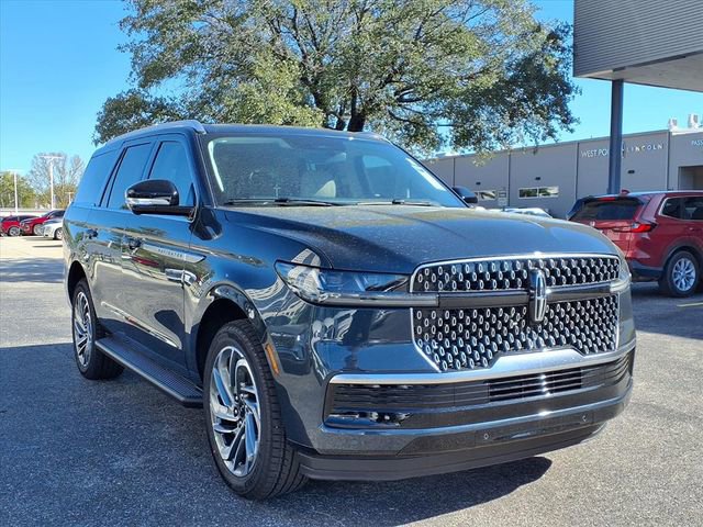 New 2026 Lincoln Navigator Premiere image 4