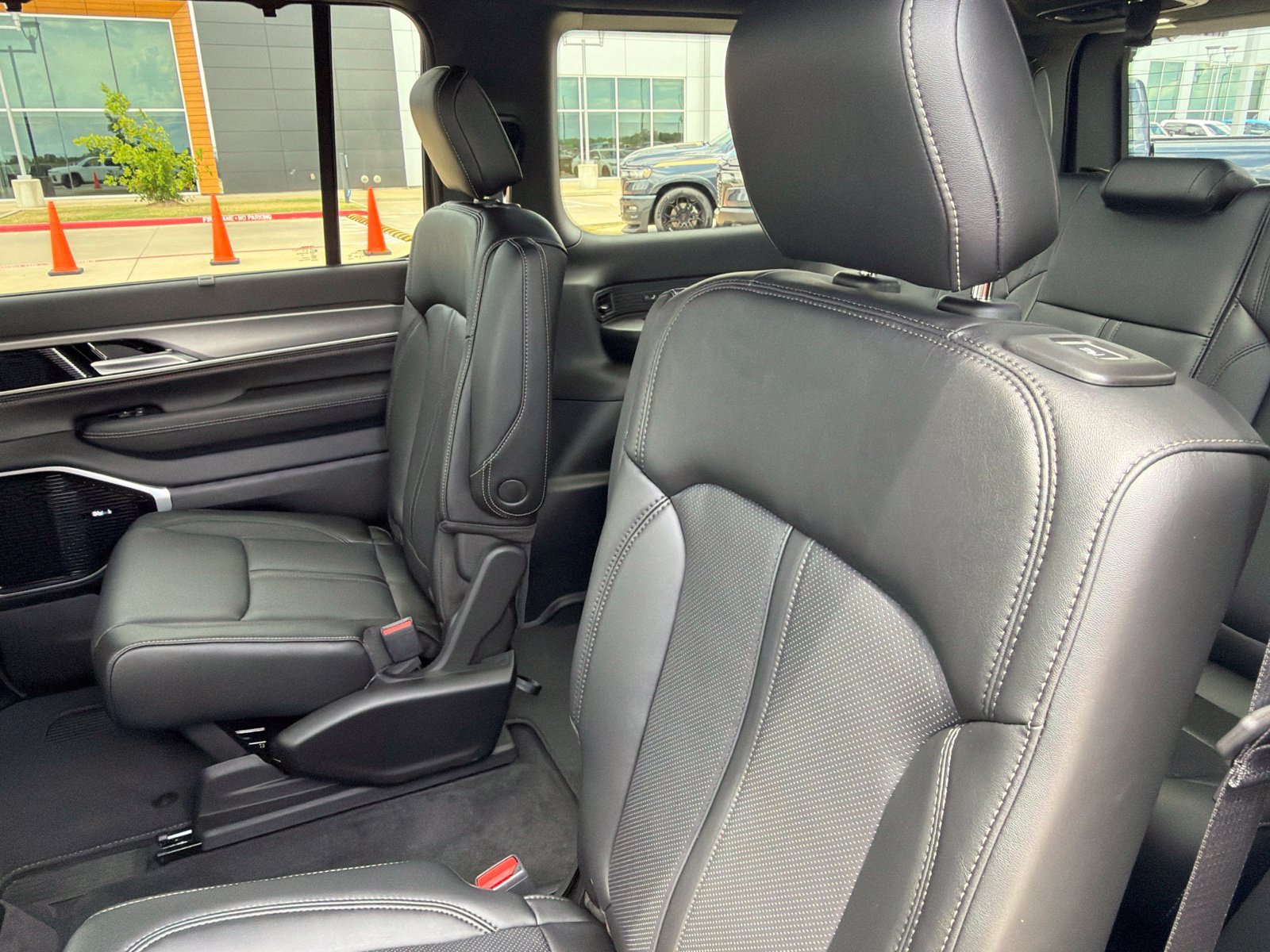 New 2026 Jeep Grand Wagoneer Limited AWD/4WD image 19