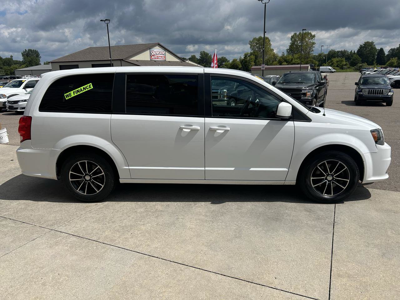Used 2018 Dodge Grand Caravan SE FWD image 4