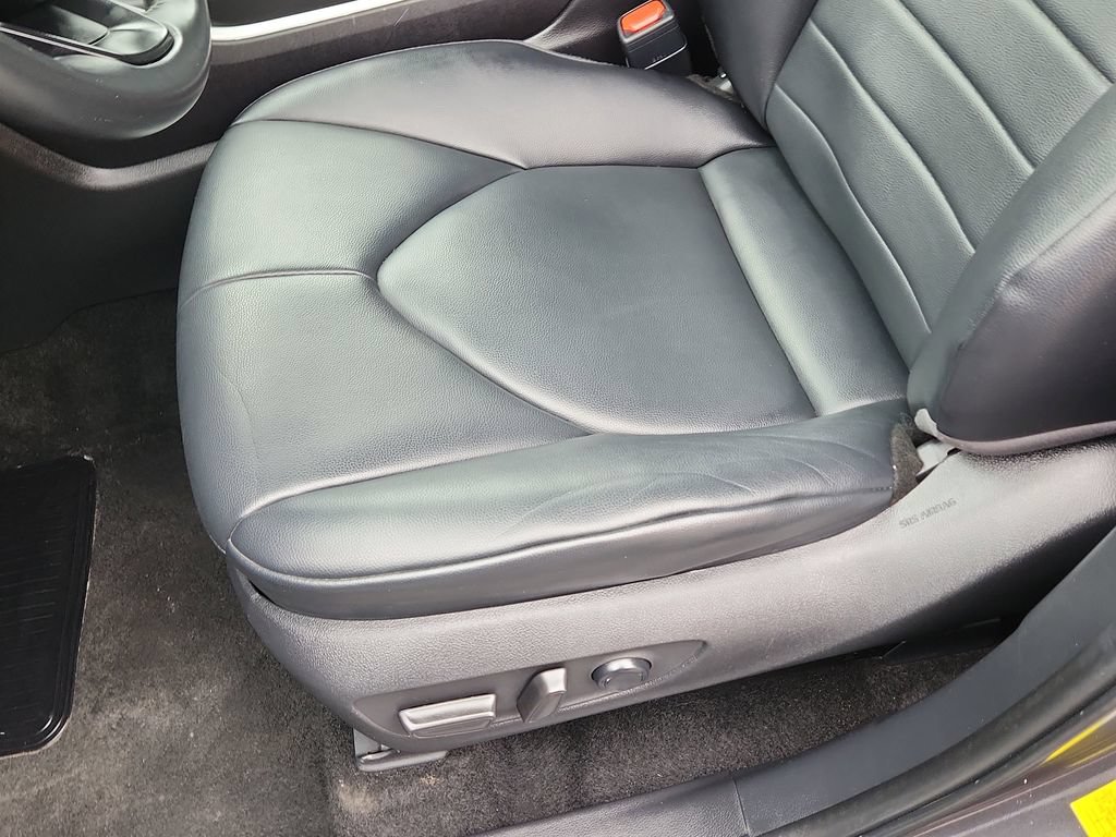 Used 2024 Toyota Highlander XLE AWD/4WD image 7