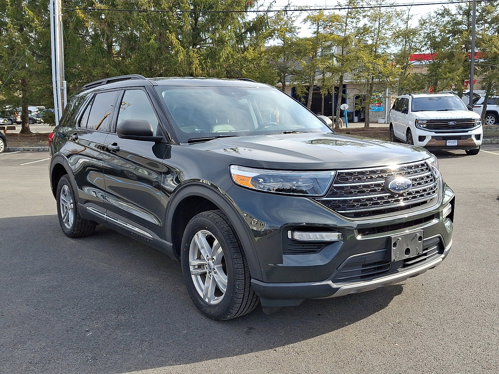 Certified 2022 Ford Explorer XLT w/ Equipment Group 202A image 3