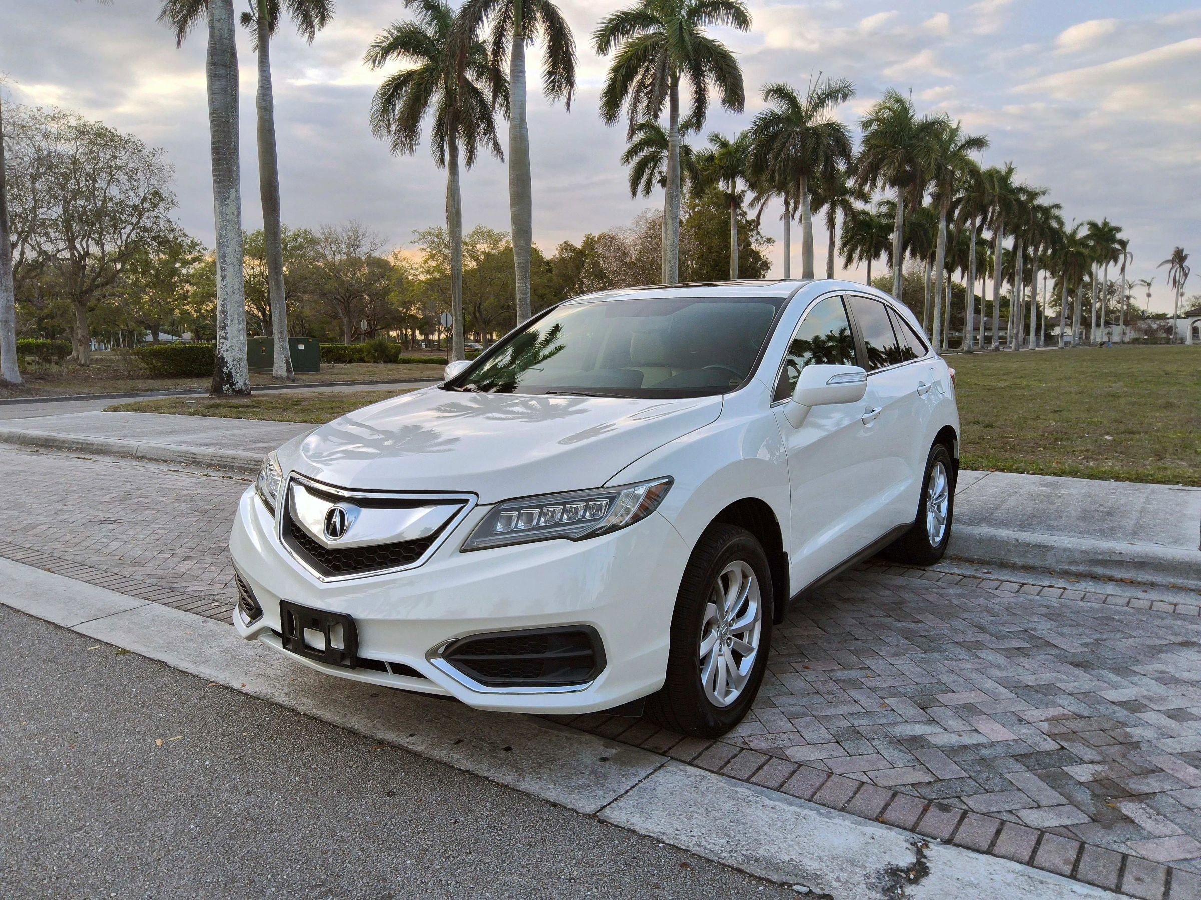 Used 2016 Acura RDX AWD w/ Technology Package image 2