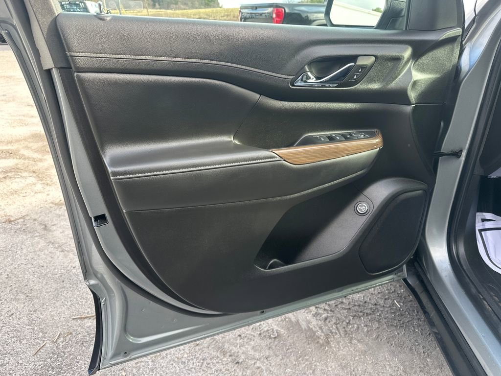 Used 2023 GMC Acadia SLE w/ Driver Convenience Package image 10