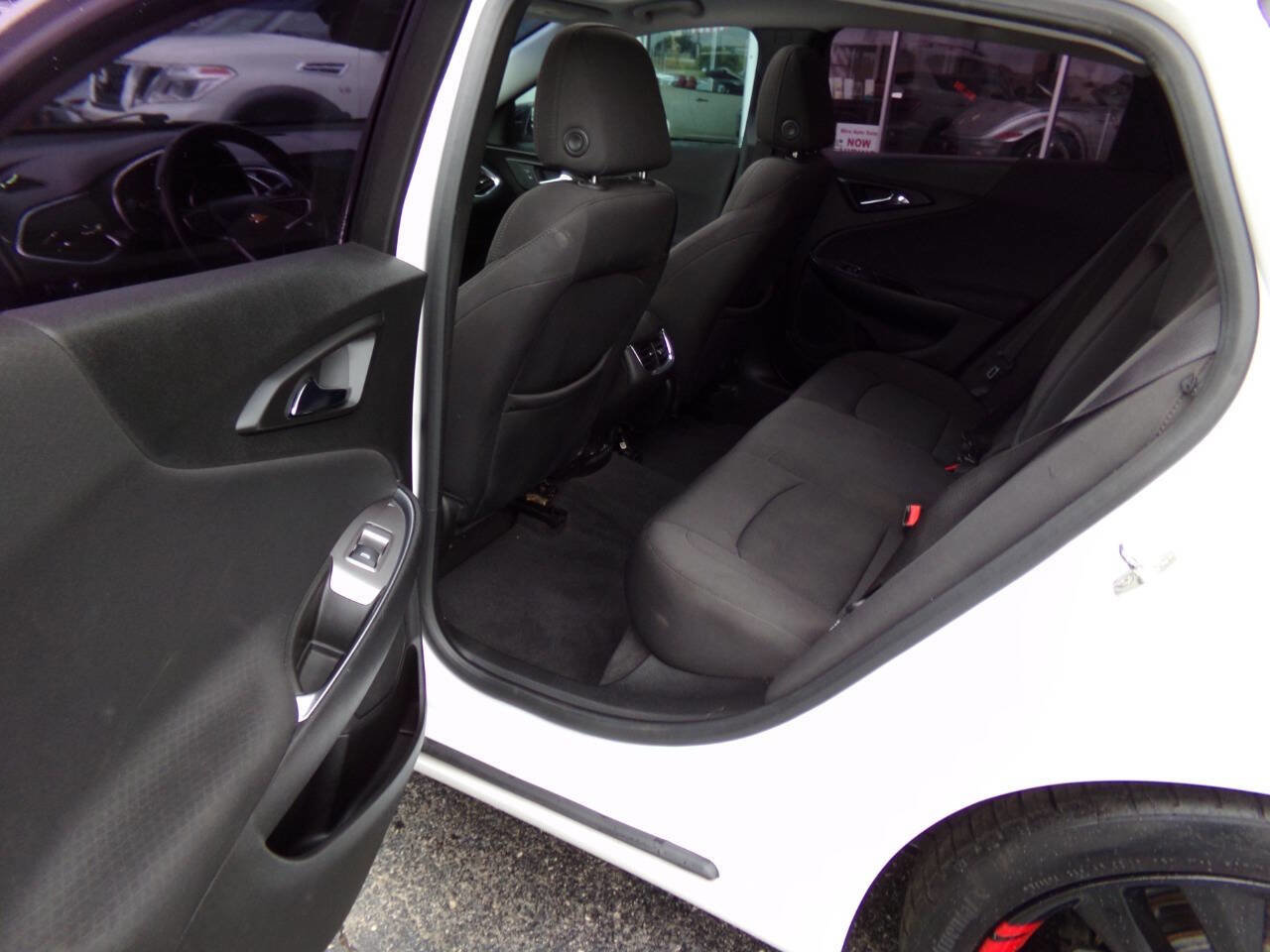 Used 2018 Chevrolet Malibu LT w/ Redline Edition image 17