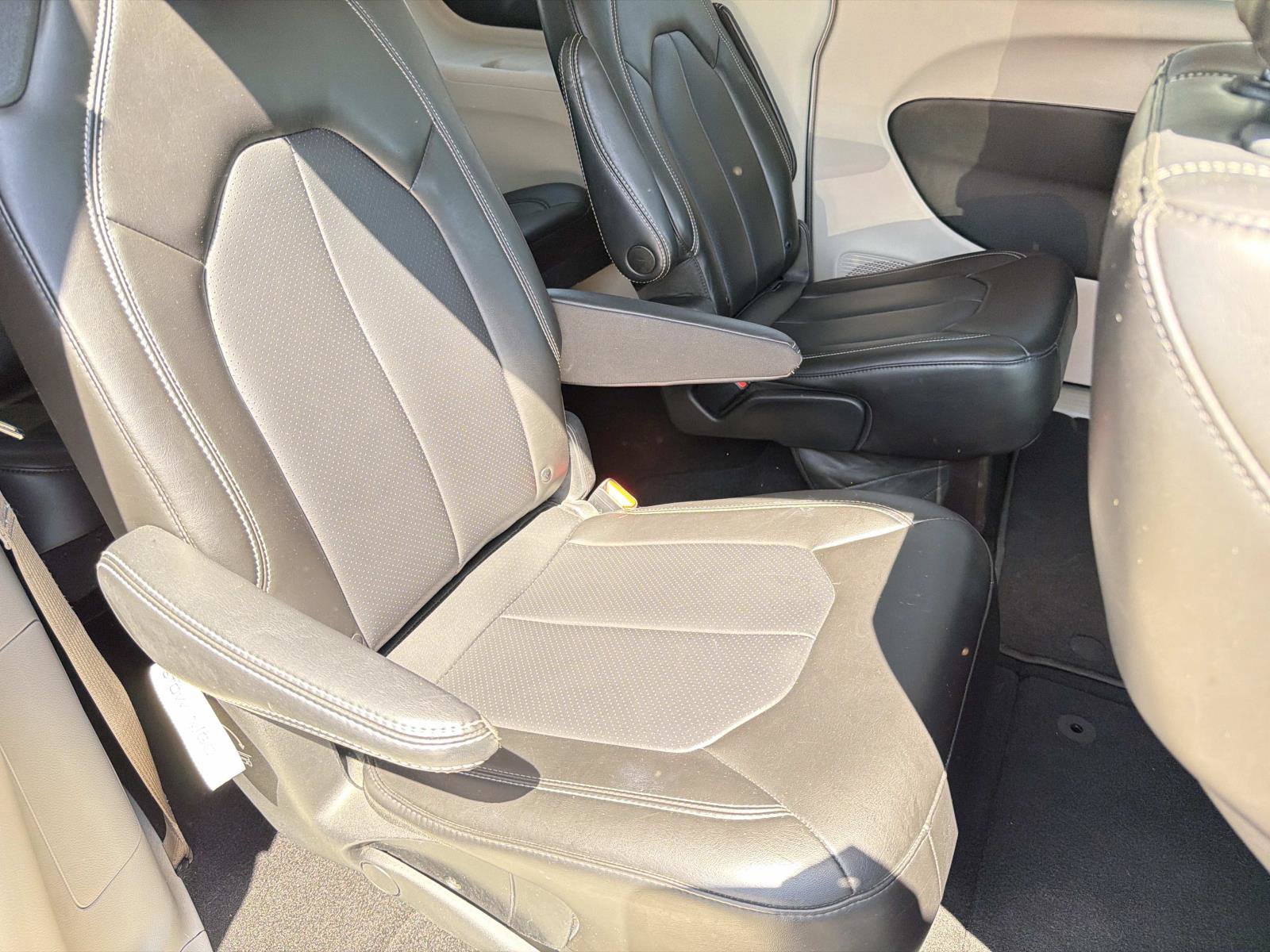 Used 2023 Chrysler Pacifica Touring-L FWD image 22