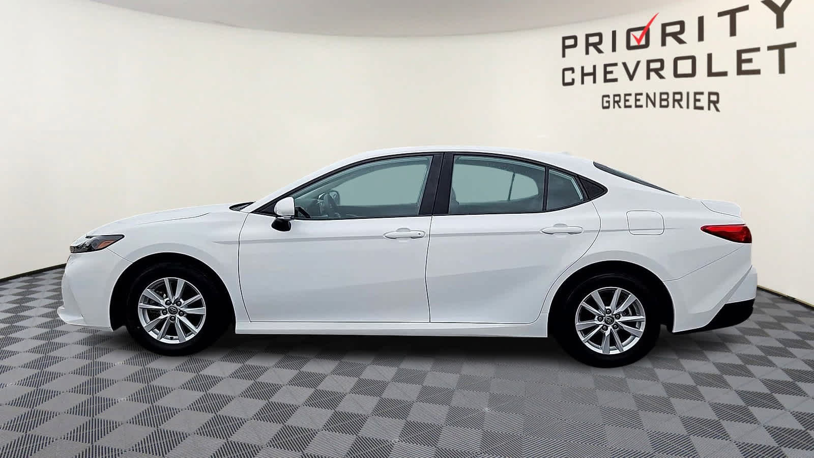 Used 2025 Toyota Camry LE FWD image 5