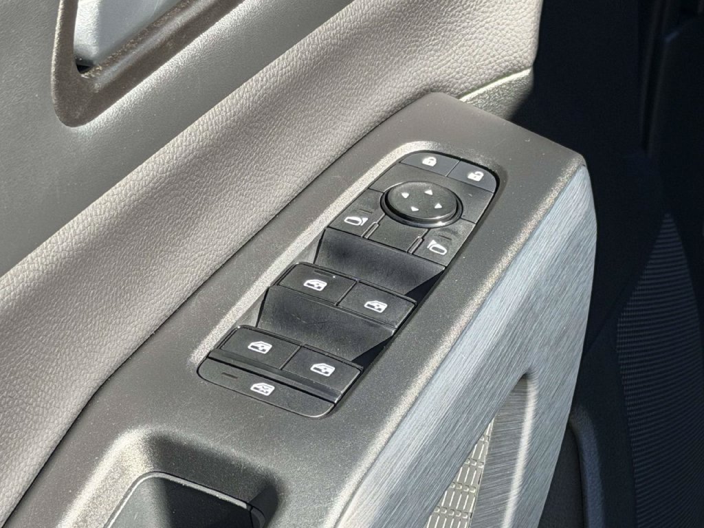 Used 2025 Nissan Pathfinder Rock Creek AWD/4WD image 13