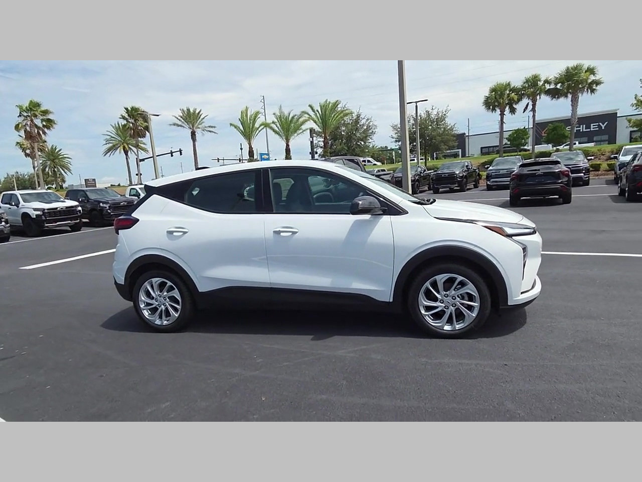 New 2027 Chevrolet Bolt LT w/ Comfort Package FWD image 16
