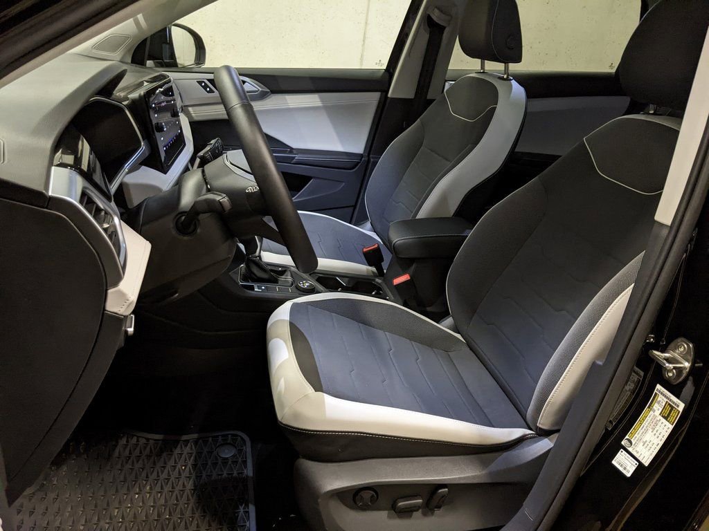 New 2026 Volkswagen Taos SE image 11