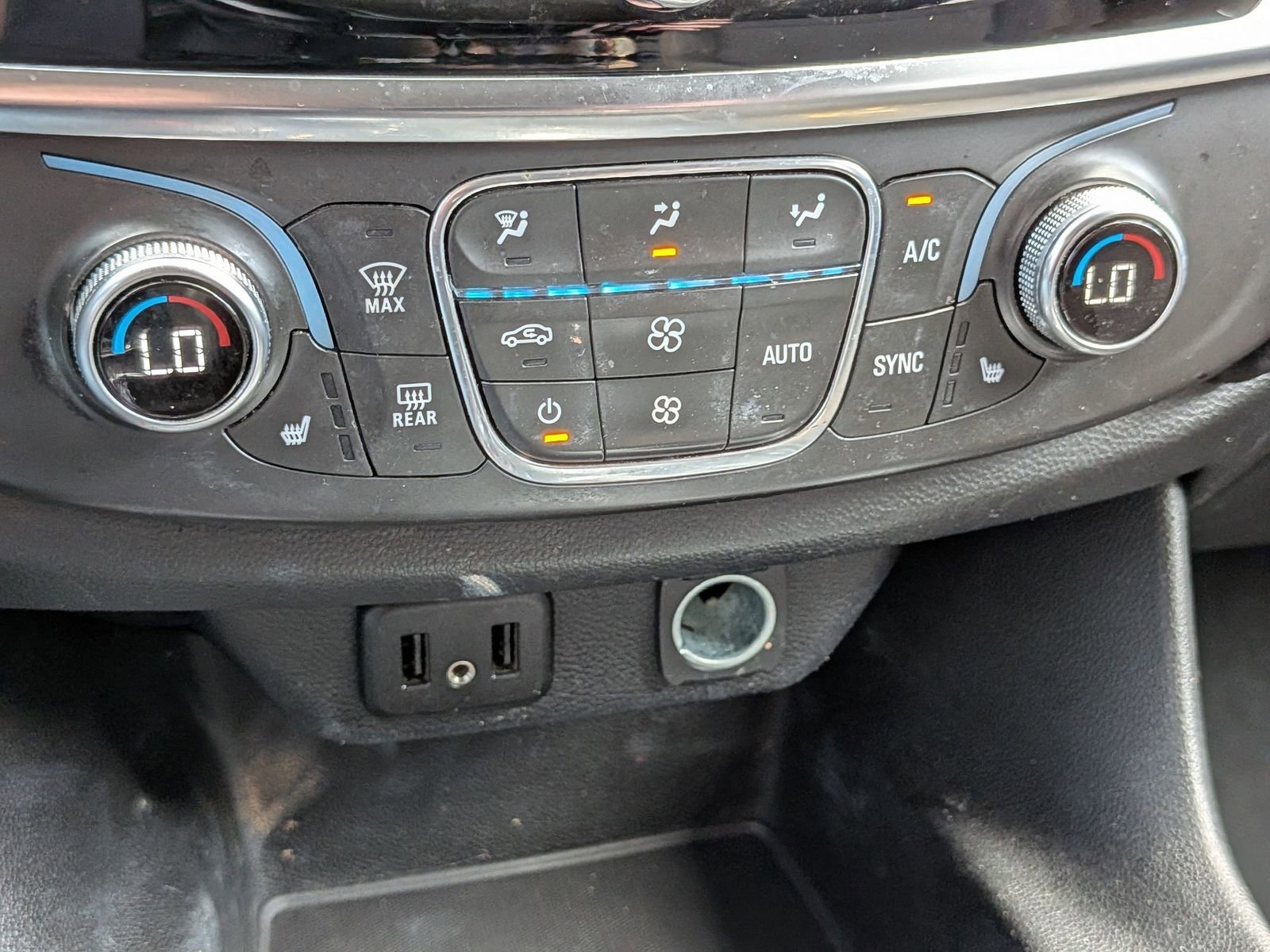 Used 2019 Chevrolet Traverse LT image 24
