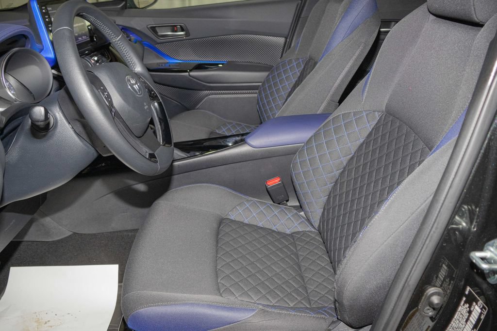 Used 2020 Toyota C-HR XLE FWD image 11