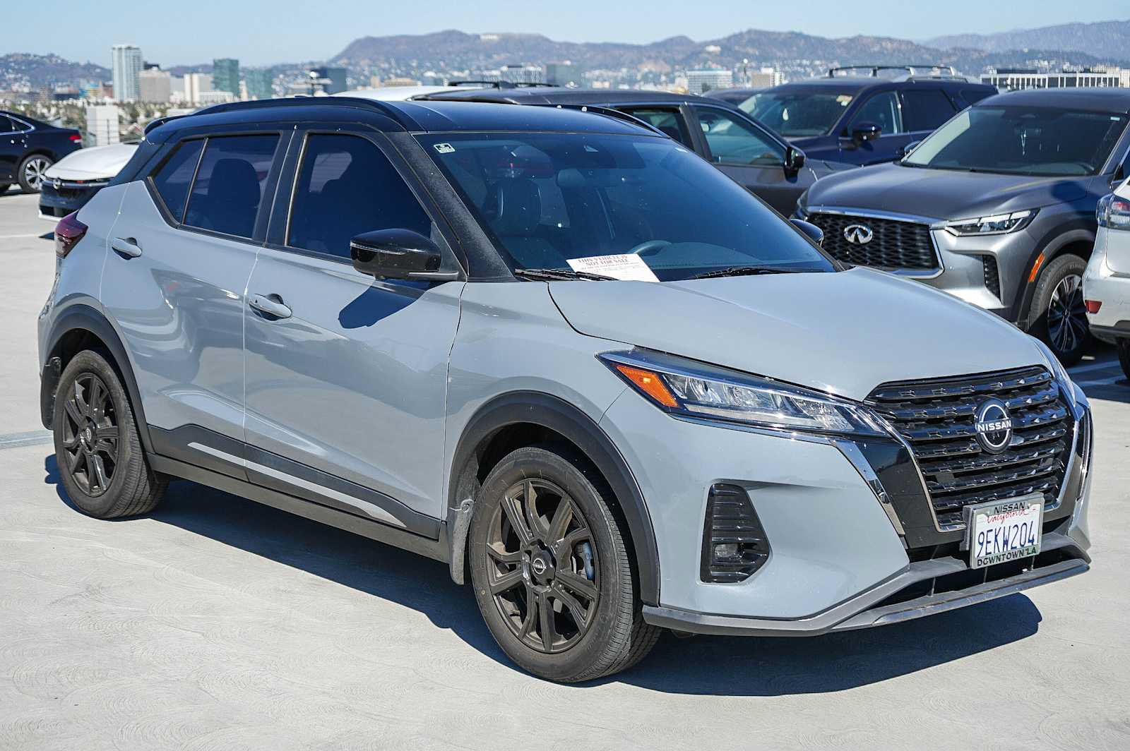 Used 2023 Nissan Kicks SR w/ SR Premium Package FWD image 3