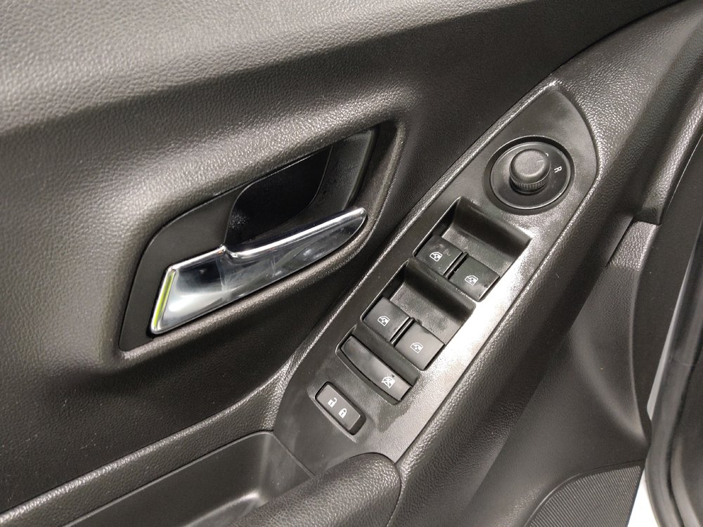 Used 2019 Chevrolet Trax LT w/ LT Convenience Package image 27