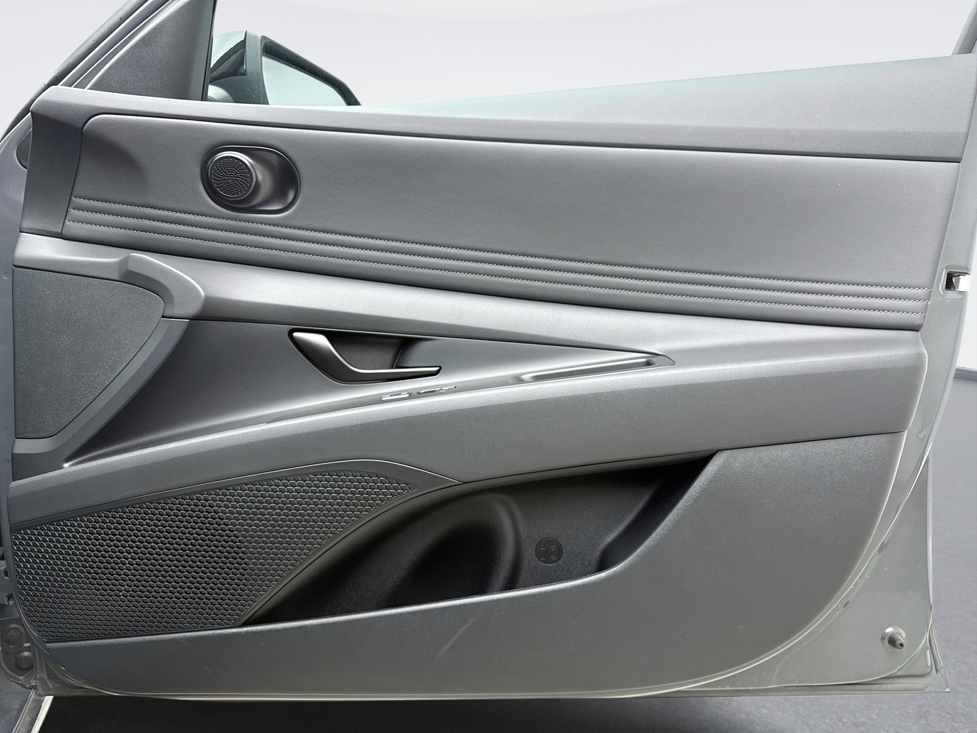 Used 2025 Hyundai Elantra Sport image 9