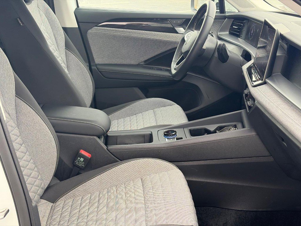 Used 2025 Volkswagen Tiguan S w/ 18" Wheel Package image 17