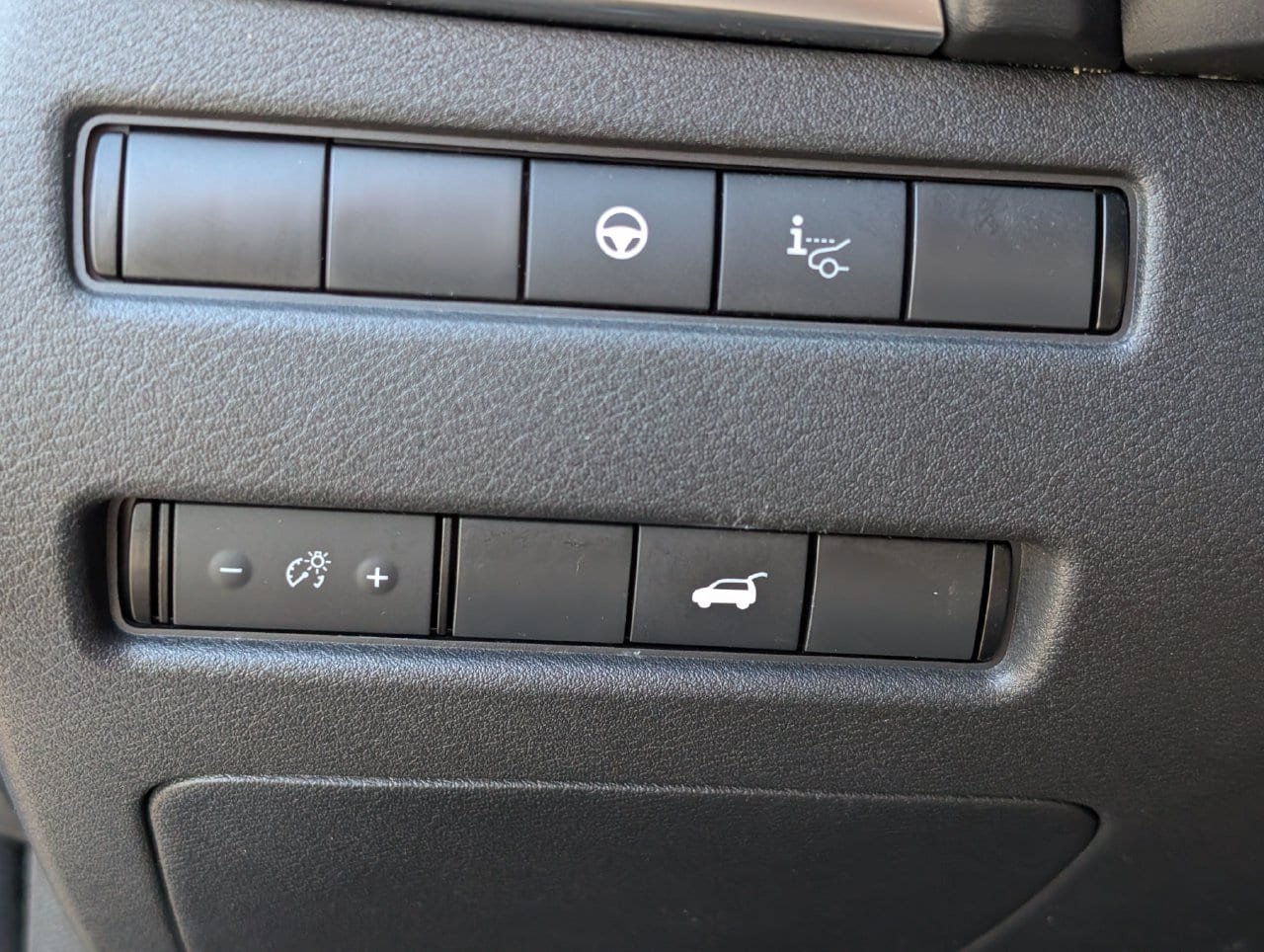 Used 2021 Nissan Rogue Platinum FWD image 25