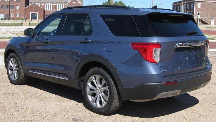 Used 2021 Ford Explorer XLT w/ Equipment Group 202A AWD/4WD image 5