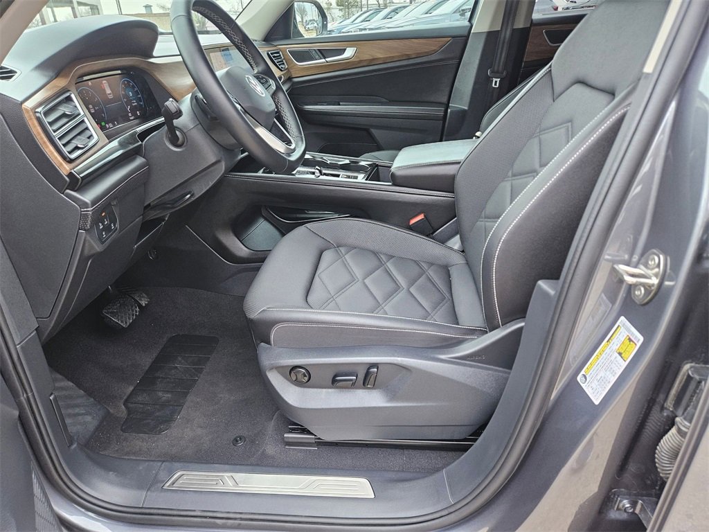 Used 2025 Volkswagen Atlas SE image 11
