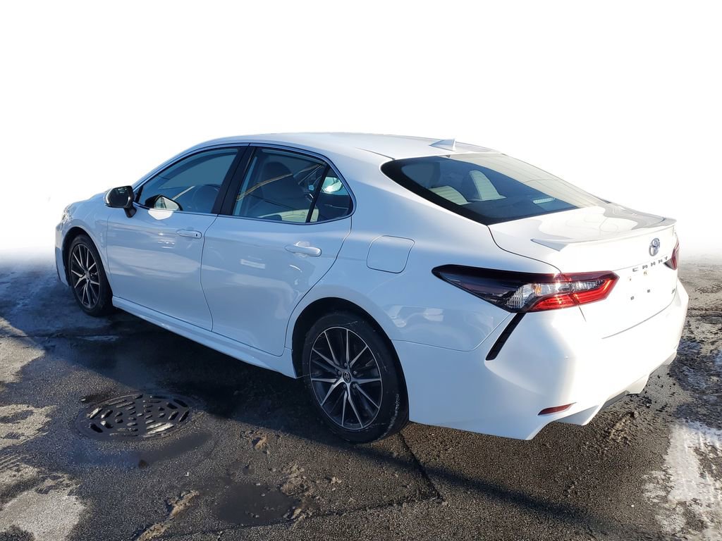 Used 2023 Toyota Camry SE image 4