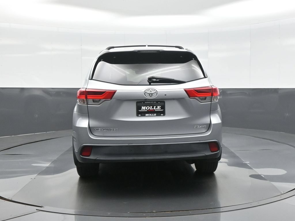 Used 2017 Toyota Highlander SE AWD/4WD image 6