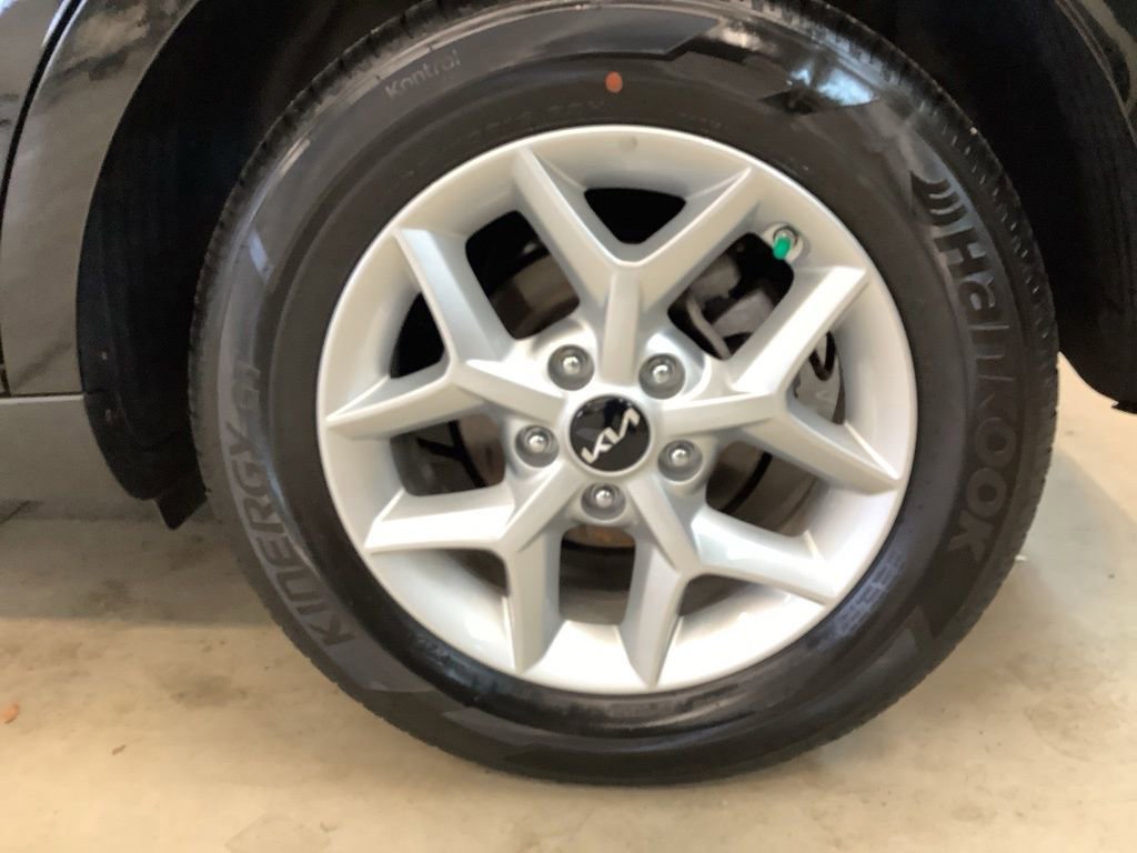 Certified 2025 Kia Soul LX w/ LX Technology Package FWD image 23