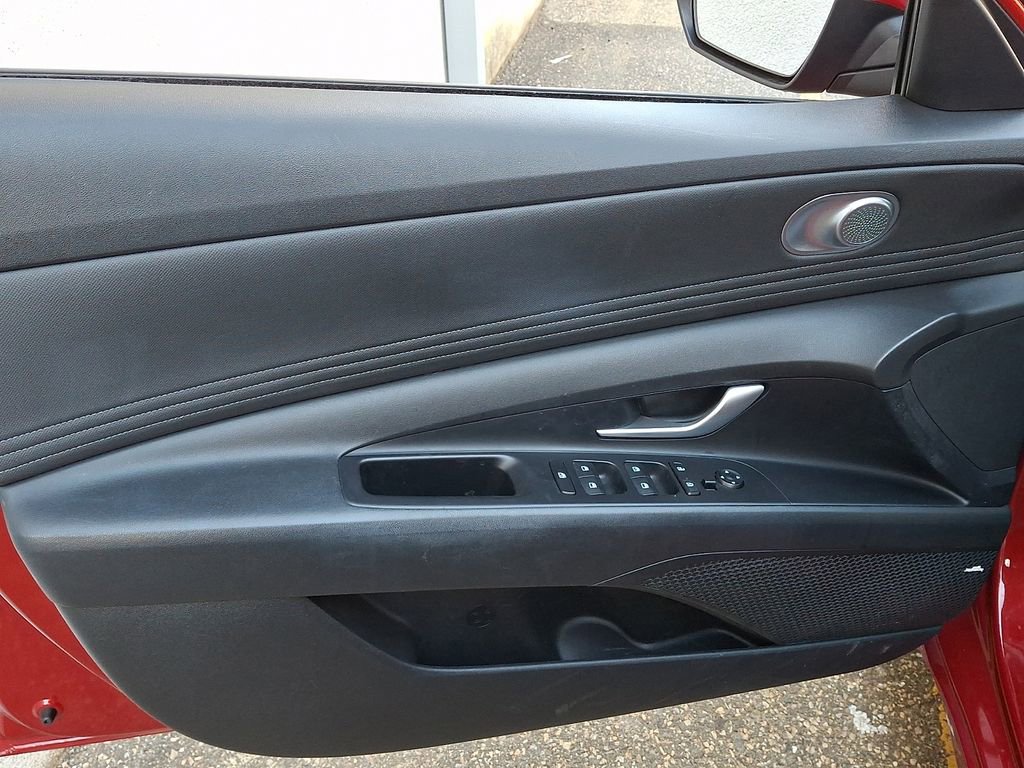 Used 2023 Hyundai Elantra SEL w/ Convenience Package image 14