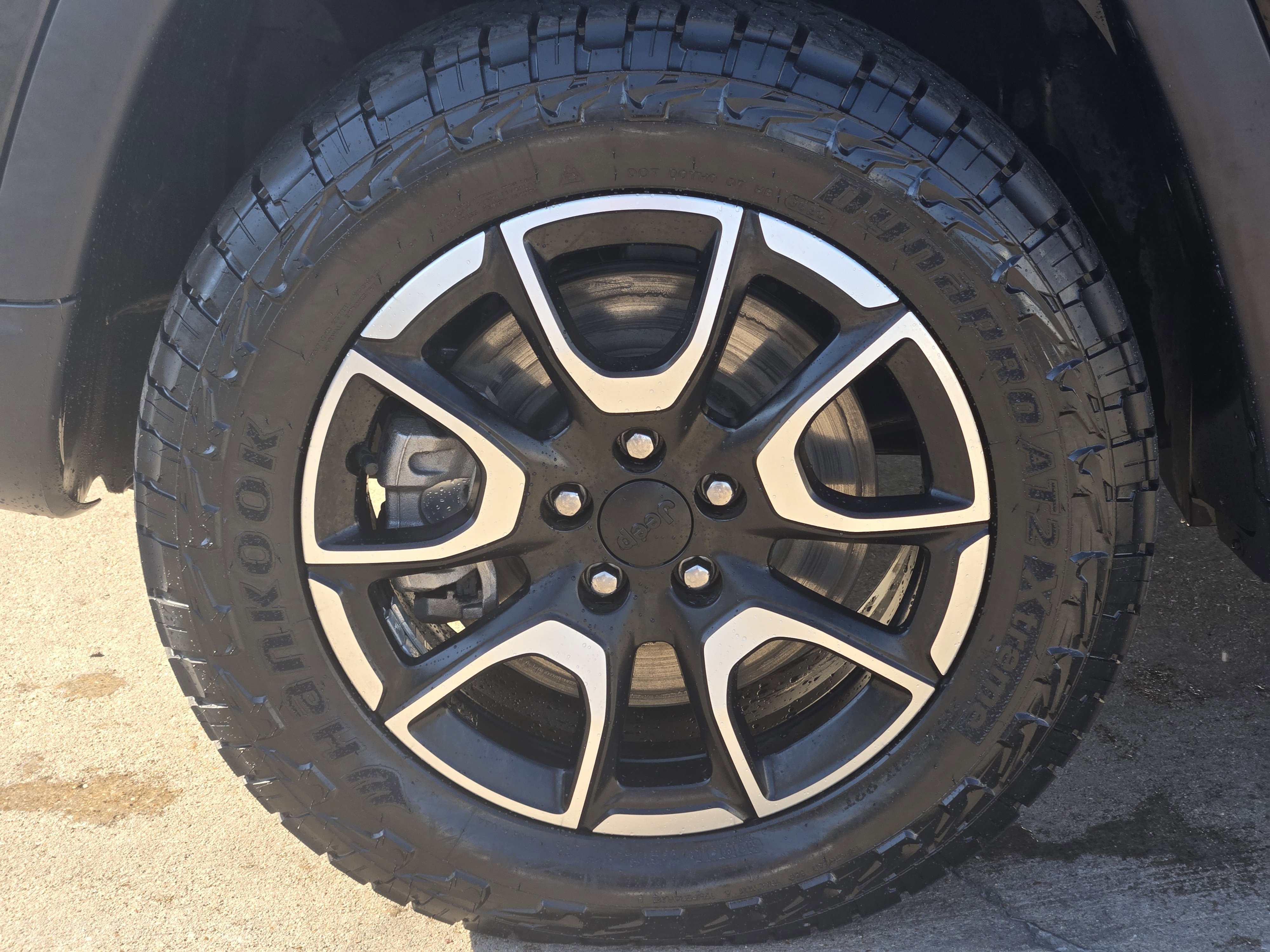 Used 2024 Jeep Compass Trailhawk image 13