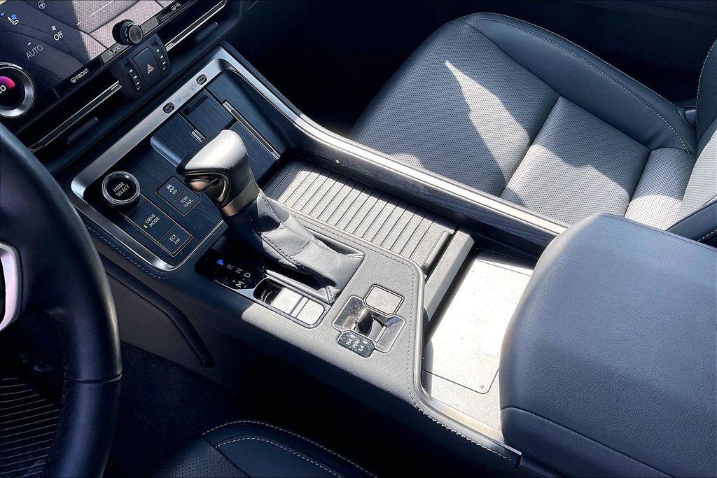 Used 2024 Lexus GX 550 w/ Accessory Package (Z1) image 16