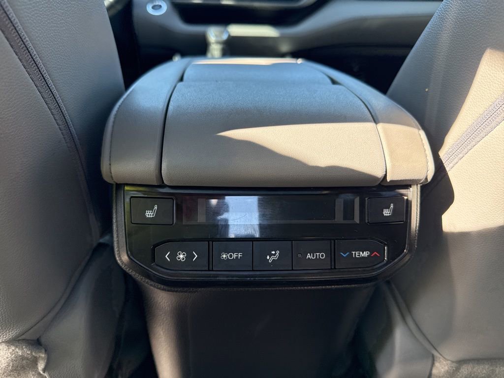 Used 2022 Toyota Highlander Platinum image 21