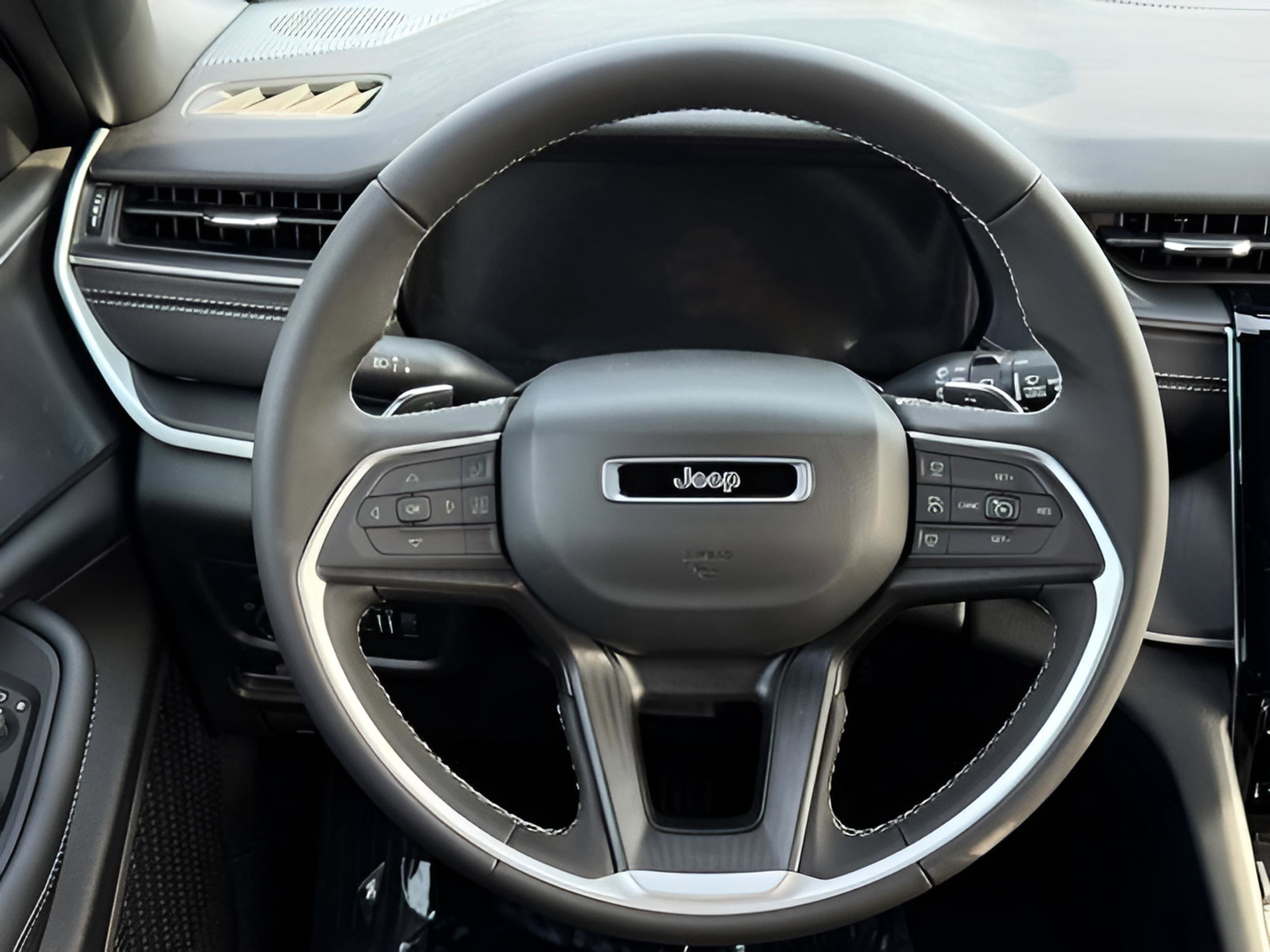 New 2025 Jeep Grand Cherokee L Laredo image 13