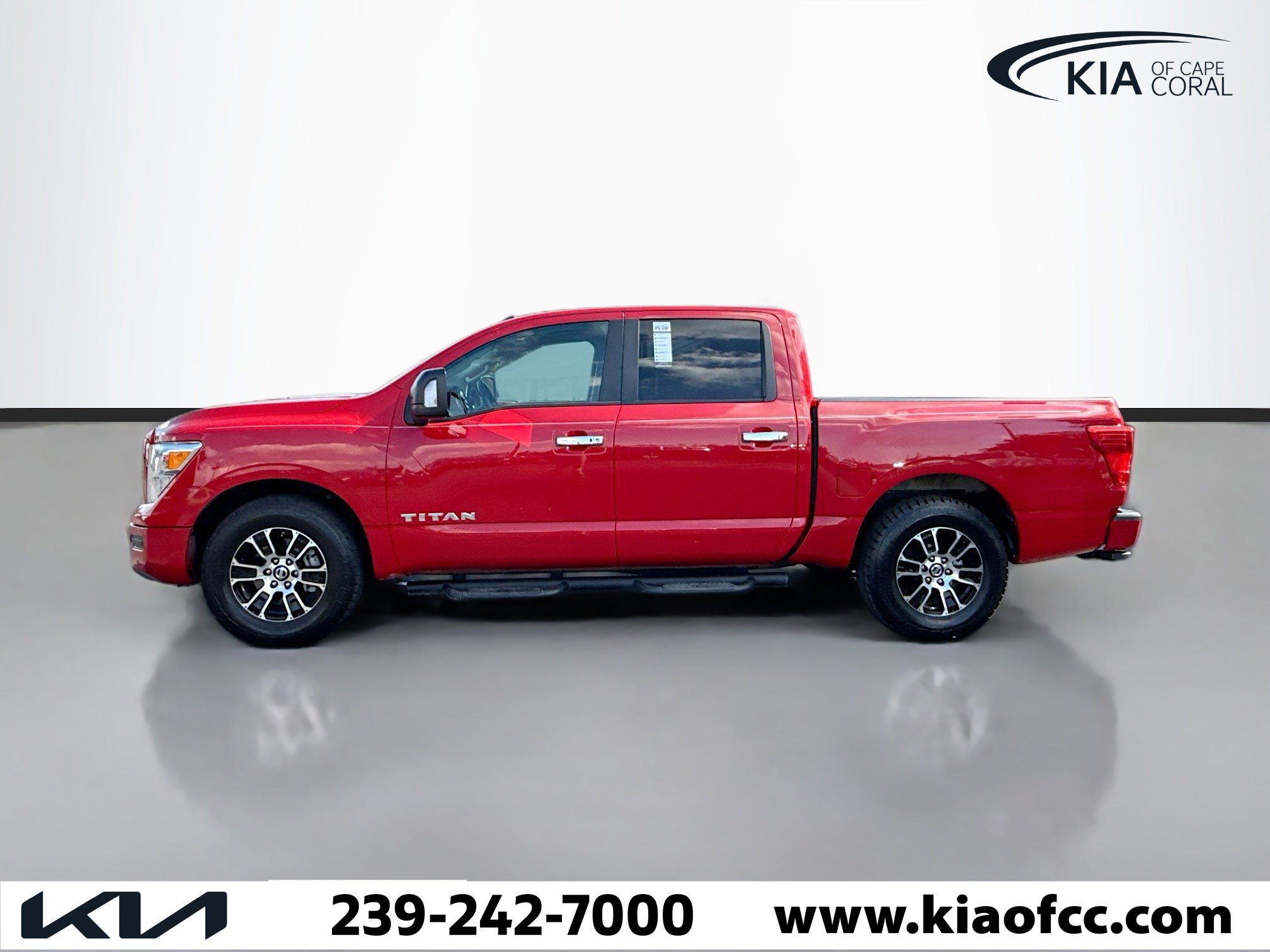 Used 2021 Nissan Titan SV w/ SV Convenience Package image 3