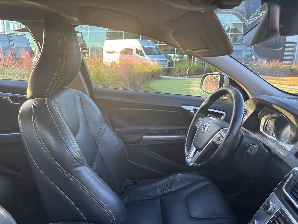 Used 2018 Volvo V60 T5 Dynamic w/ Vision Package image 41