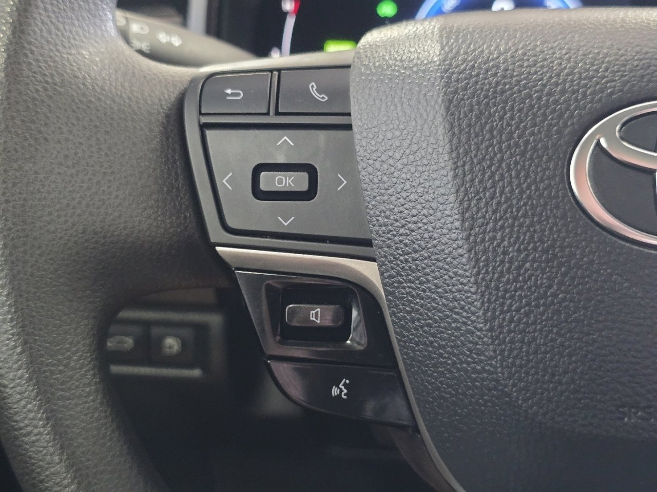 Certified 2025 Toyota Camry LE FWD image 31