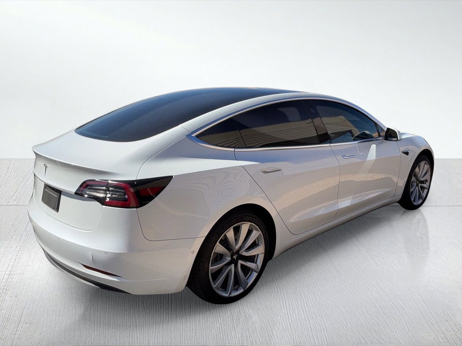 Used 2019 Tesla Model 3 Standard Range image 4